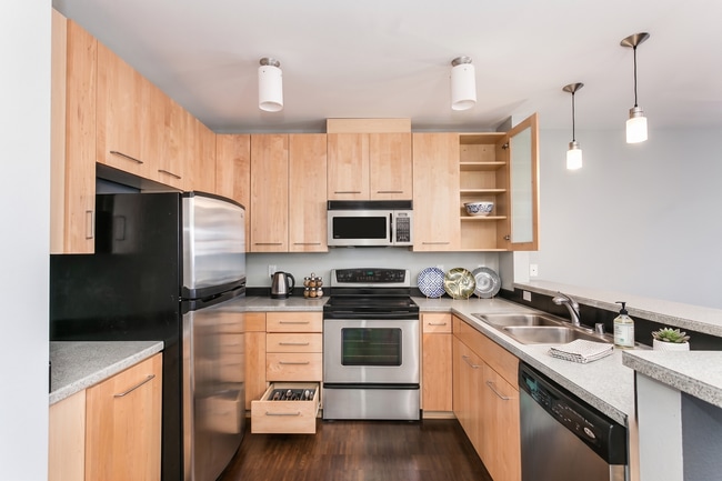 Building Photo - East Queen Anne Seattle 2 Bedroom Apartment for Rent | Lake Union Views, Rooftop Deck, Garage Par...