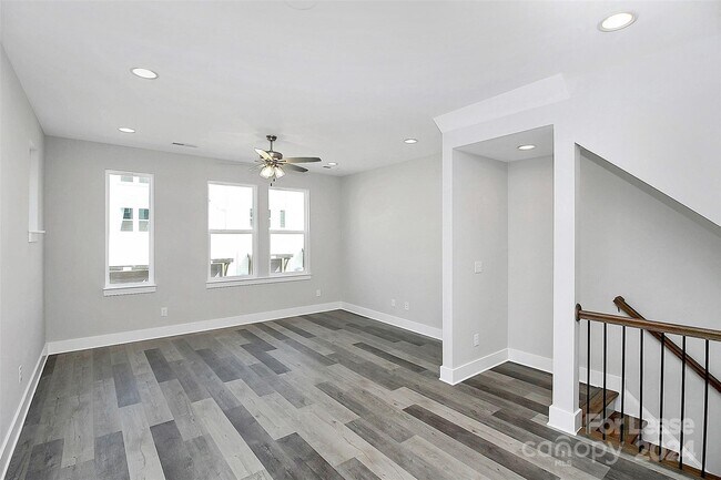 Building Photo - 630 W End Dr