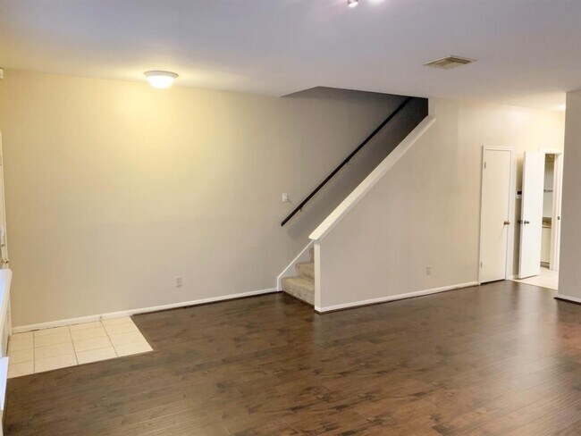 Building Photo - 3042 Holly Hall St