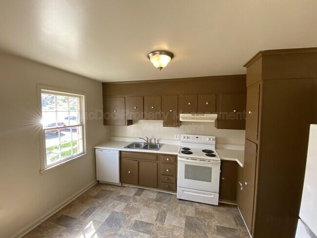 Foto del edificio - 706 Olde Greenwich Cir