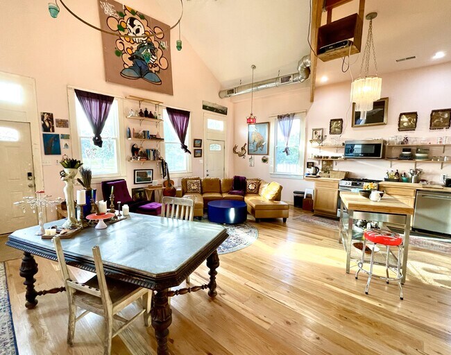 Foto del edificio - 3064 Saint Peter St