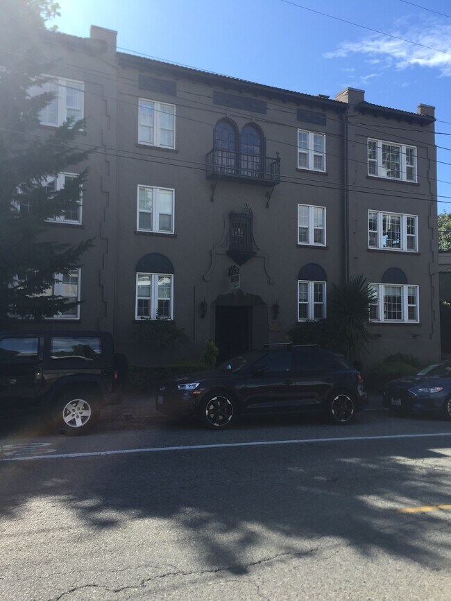 Building Exterior - 1645 10th Ave E