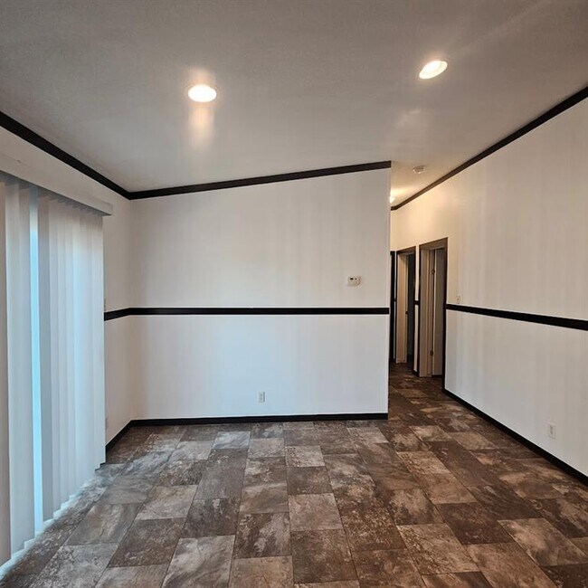 Foto del edificio - 1065 Tamarack Dr