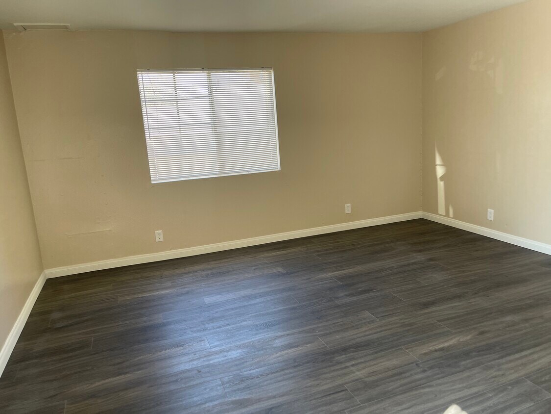 Foto principal - 15765 Cadwell St