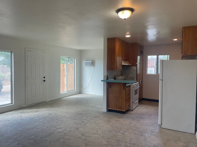 13429-4 DR-Cocina - 13429 Davenport St