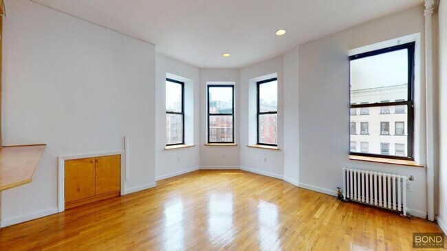 Building Photo - 3 bedroom in Manhattan NY 10003