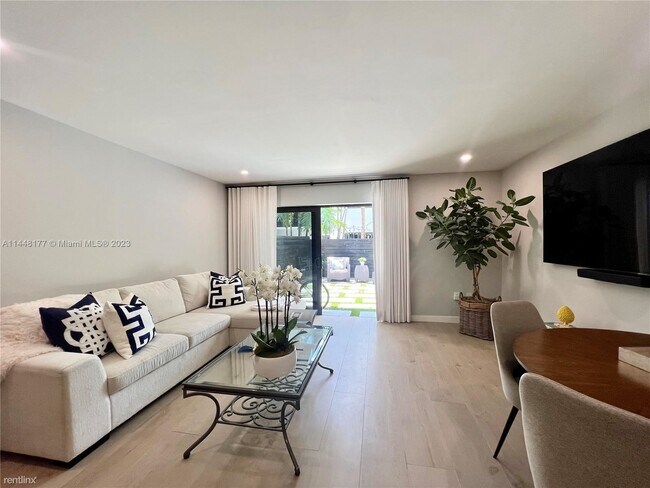 Foto del edificio - 2 br, 2.5 bath House - 3220 W Trade Ave # ...
