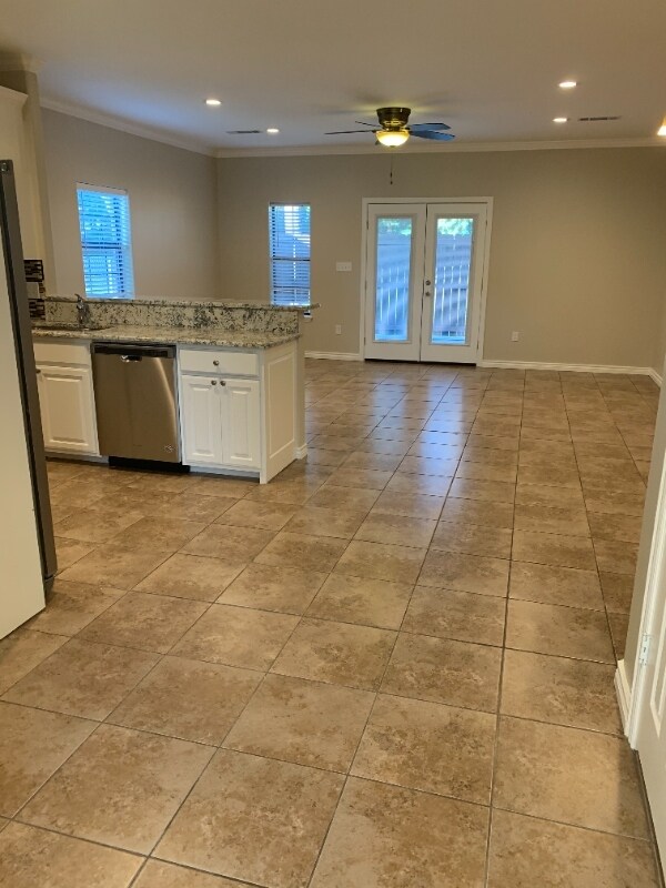 448 Mt Pleasant St Unit B, Pittsburg, TX 75686 Room for Rent in