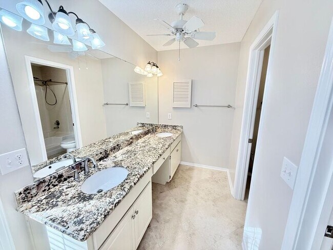 Foto del edificio - 131 Mirabelle Cir