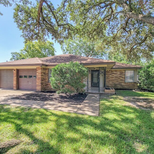 Foto del edificio - Charming Willowbrook Three-Bedroom Home!
