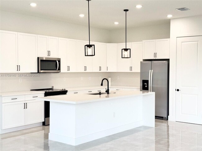 Building Photo - 5085 Panella Ave