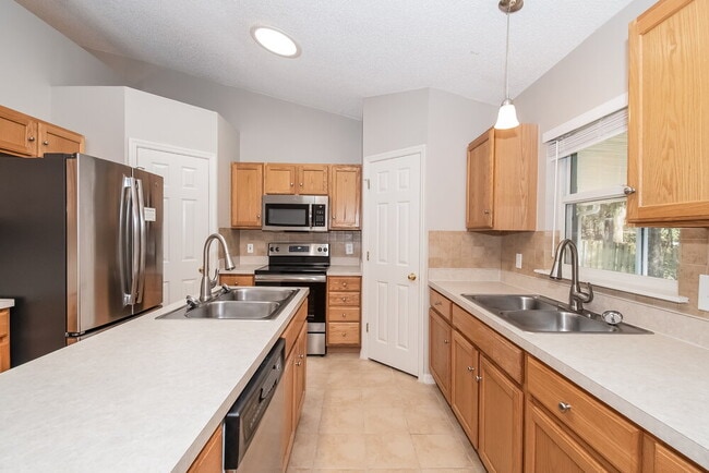 Building Photo - 12451 Glenn Hollow Dr