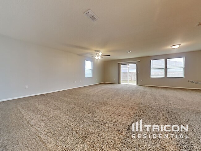 Foto del edificio - 2210 Pebble Point Dr