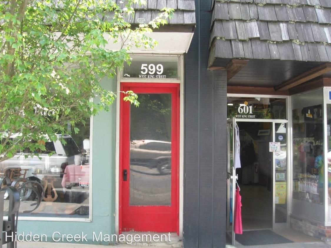 Primary Photo - 599 W King St