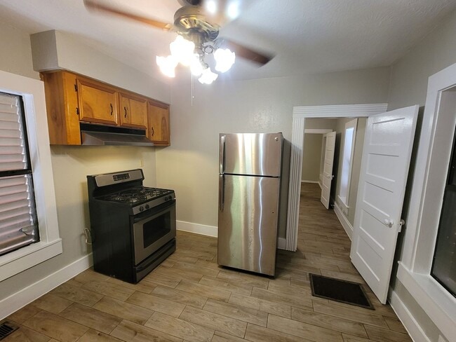 Foto del edificio - 820 Broadway Avenue J