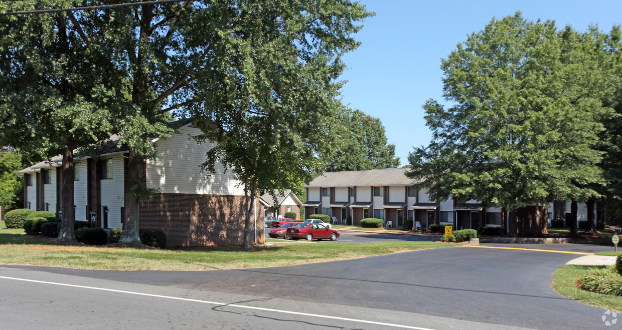 Building Photo - Chadwick Apartments