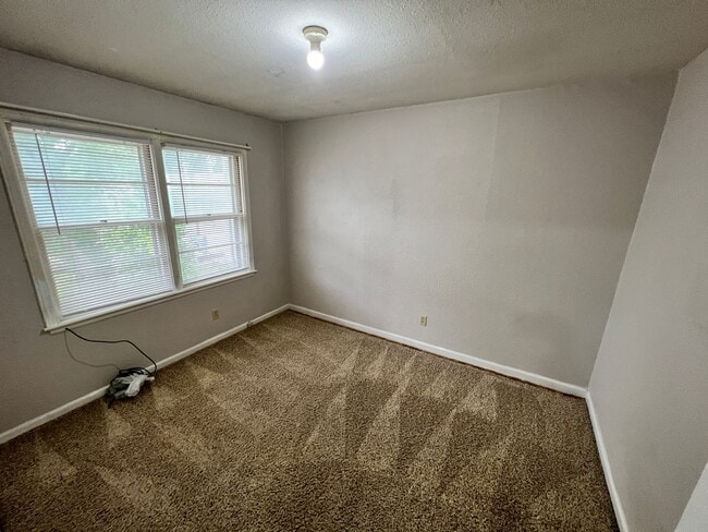 Foto del edificio - Updated 4 Bed, Across from KSU! Available Aug 1, 2026!