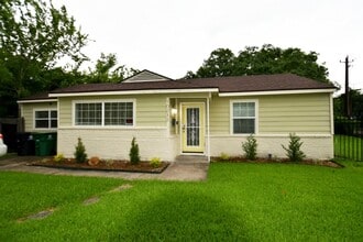 Building Photo - 10213 Fairland Dr