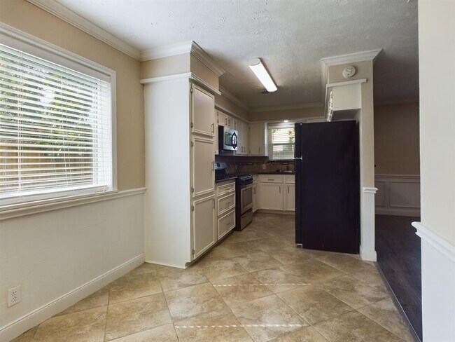 Building Photo - 2322 Coryell St
