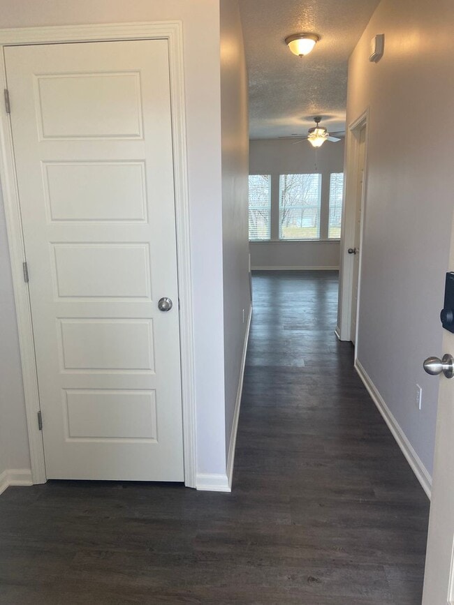 Foto del edificio - *Pre-leasing* Three Bedroom | Two and a Ha...