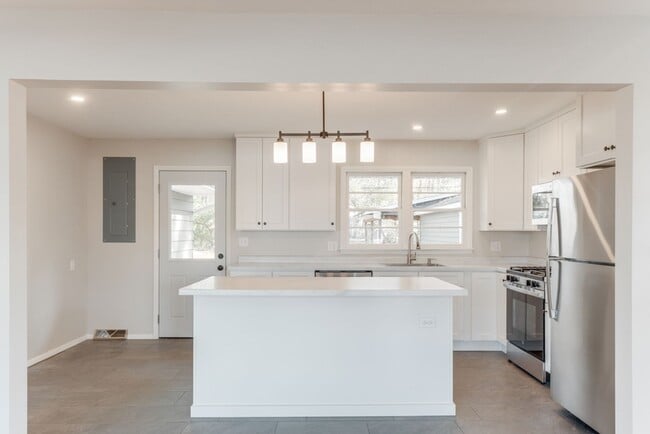 Building Photo - Fully remodeled 4 Bed / 2 bath ranch home