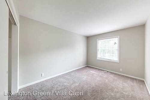 Building Photo - 2525 Parkwood Dr