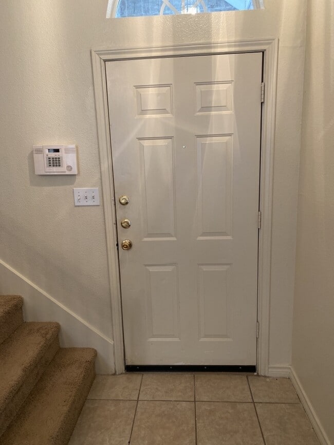 Building Photo - Townhome 3/2/2 in Arlington