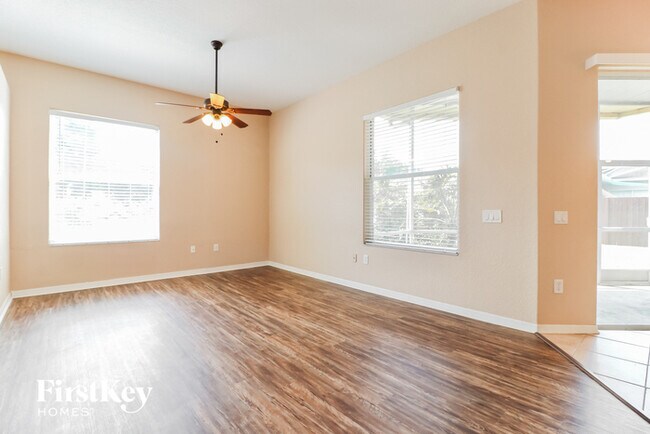 Foto del edificio - 318 Country Vineyard Dr