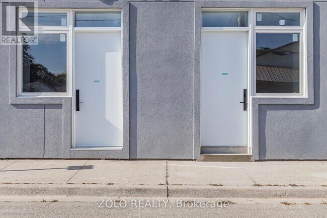 Building Photo - 206 Wellington St