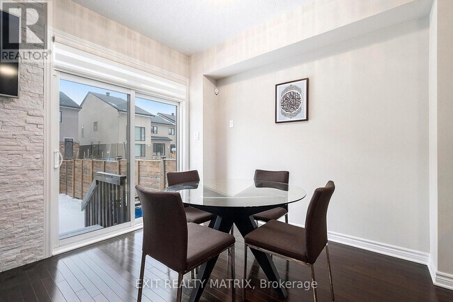 Photo du bâtiment - 322 Ballinville Cir
