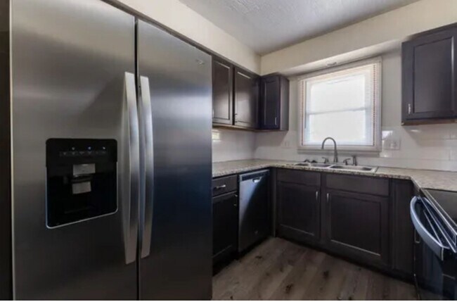 Foto del edificio - PRELEASING FOR MAY 2026!! Gorgeous 2 bedroom 2 Bath 2 Car Garage Duplex!!