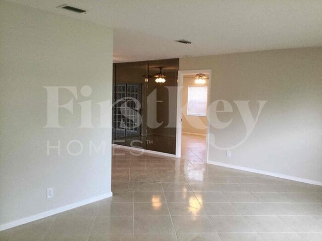 Foto del edificio - 7131 NW 46th Ct