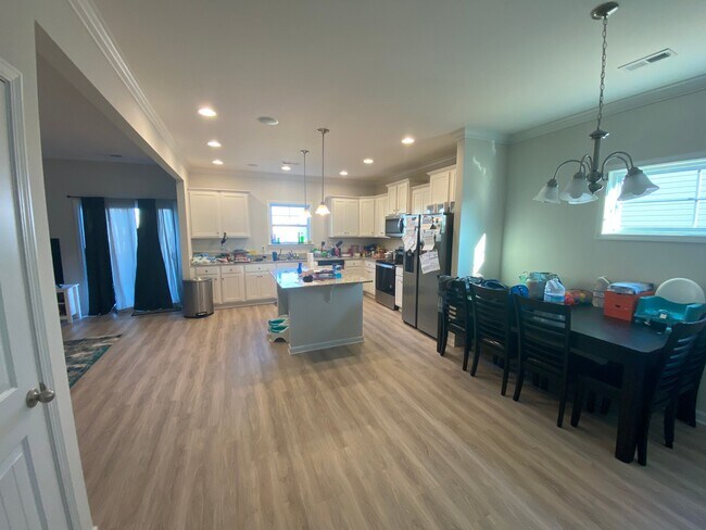 Building Photo - 1112 Sapphire Dr