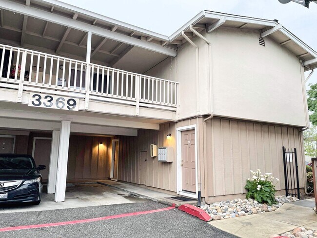 Building Photo - 3385 La Selva St
