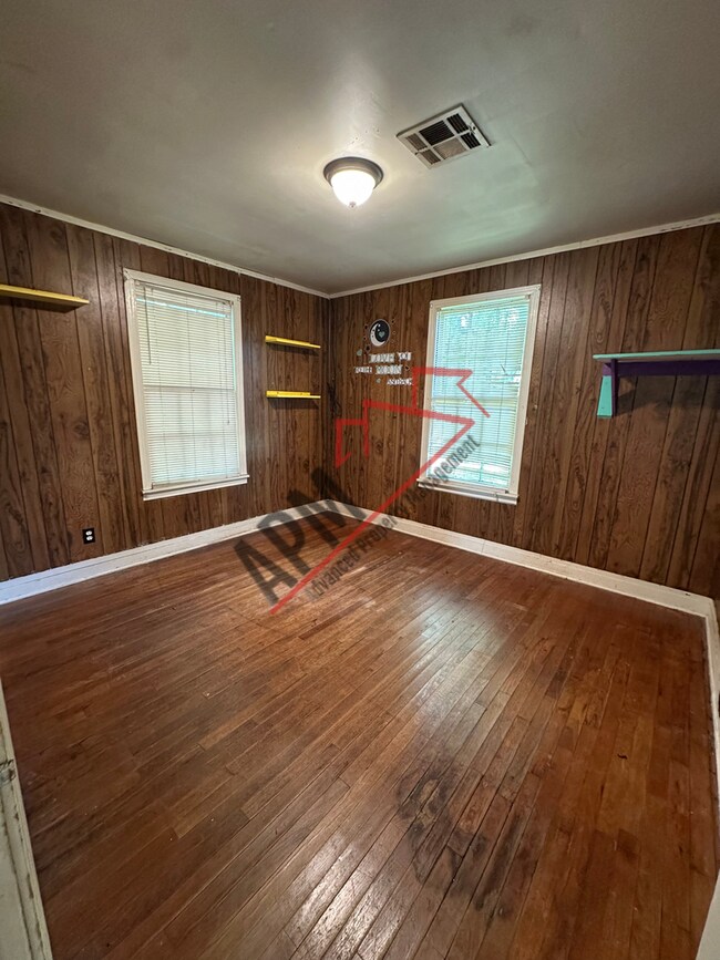 Foto del edificio - 2 bedroom home in Monroe