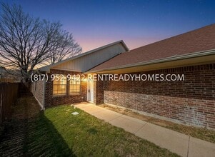 Building Photo - 3130 S Cherry Ln