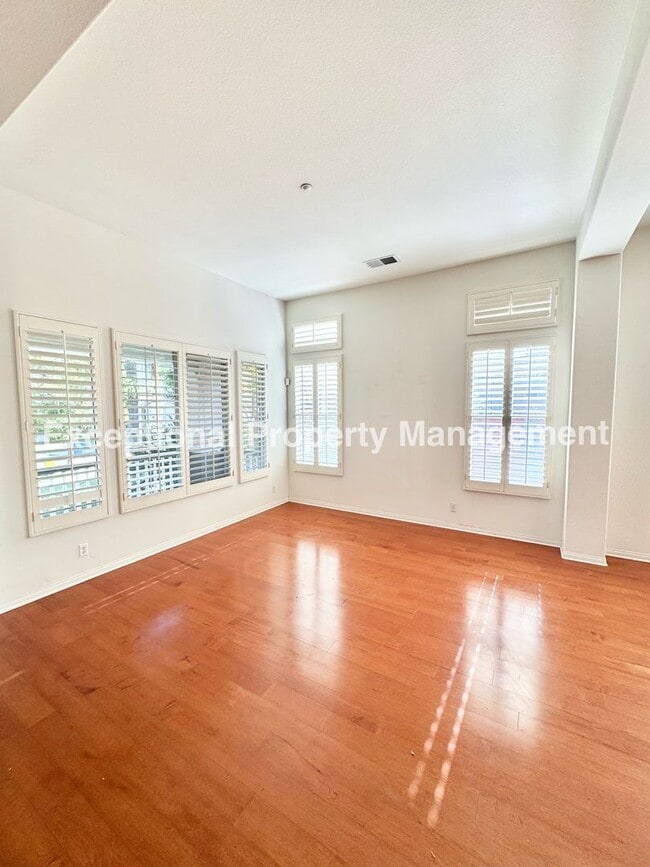 Foto del edificio - Ready to move in 4 bedroom 4 bath home!