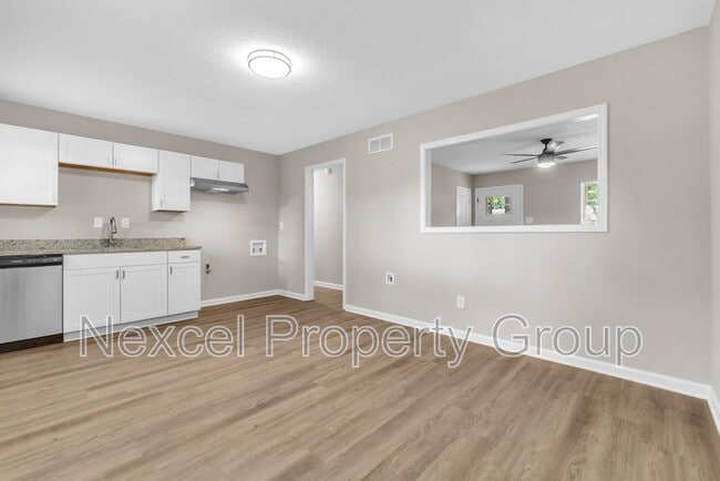 Building Photo - 8168 Ashbrook Dr