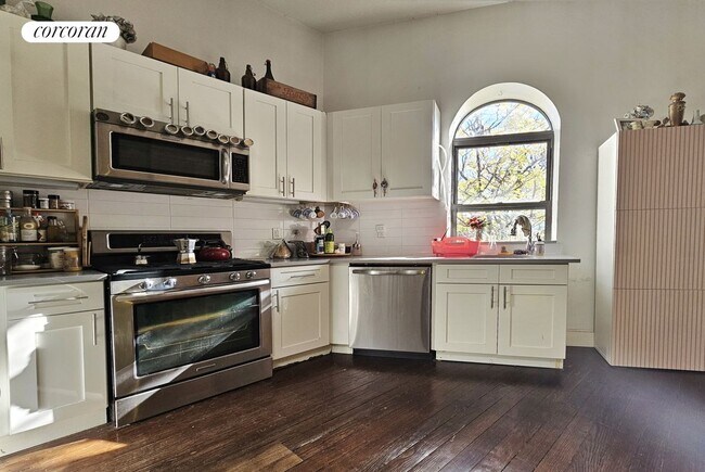 Foto del edificio - 16 Bedford Ave