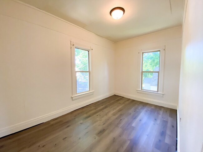Building Photo - 217 N Almon St