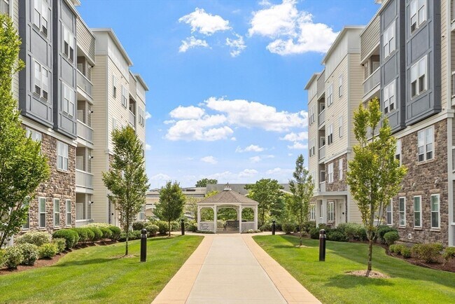 Foto del edificio - 120 University Ave