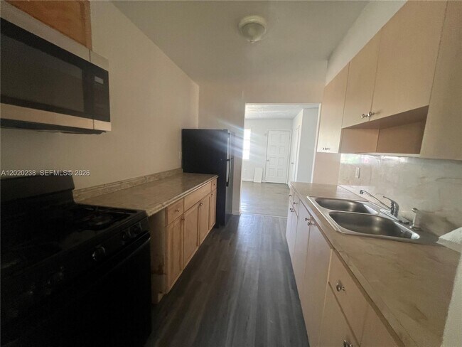 Foto del edificio - 740 NW 31st St