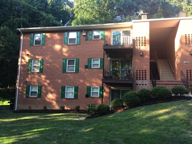 Building Photo - 3614 Court House Dr