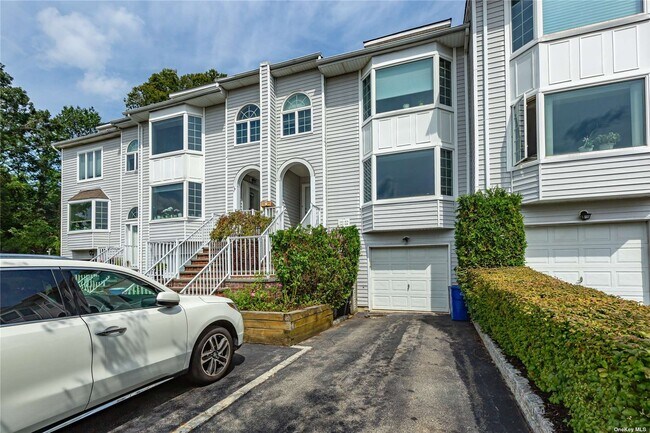 Foto del edificio - 242-32A Oak Park Dr