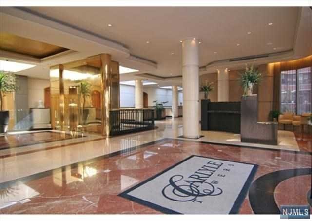 Foto del edificio - 100 Winston Dr