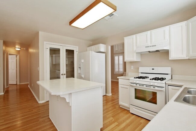 Building Photo - 7449 Sunspot Dr