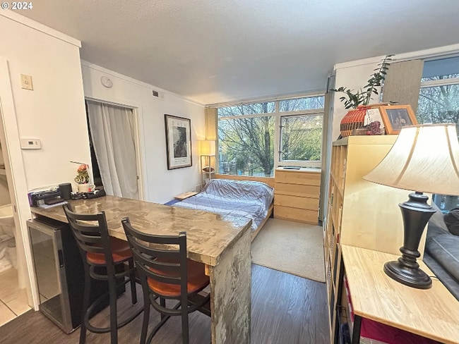 Foto del edificio - 533 NE Holladay St