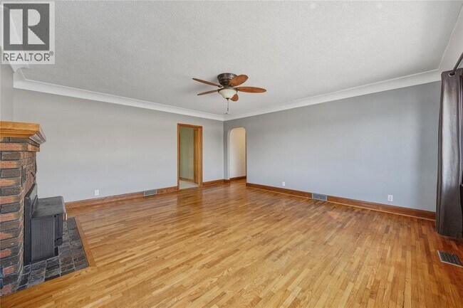 Photo du bâtiment - 161 Courtright Line