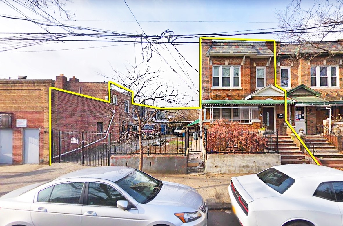 Primary Photo - 2576 99th St