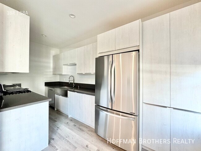 Building Photo - 141 N Swall Dr